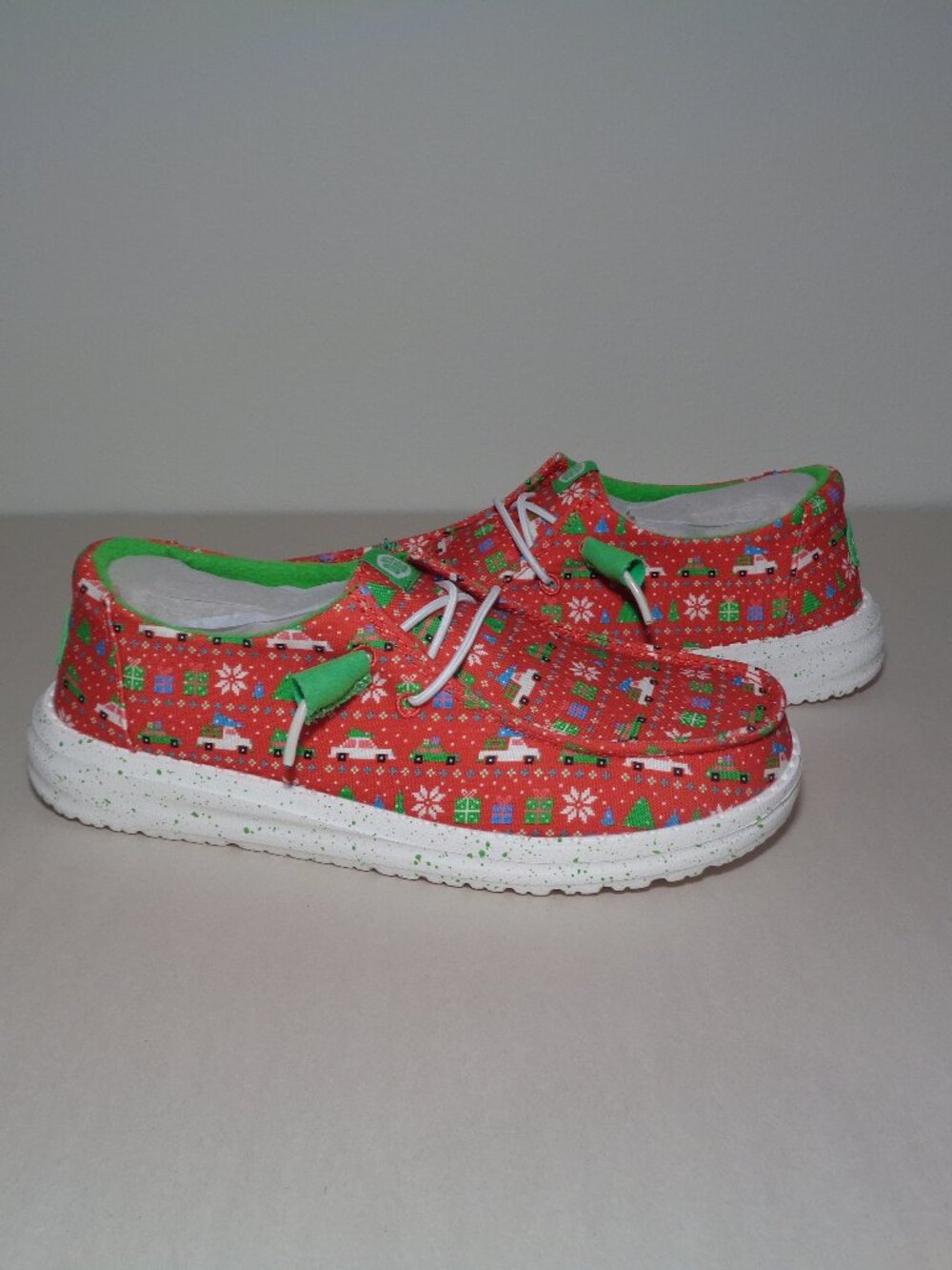 Heydude Size 12 / WENDY HOLIDAY SWEATER / Christmas / Loafers New Women's Shoes